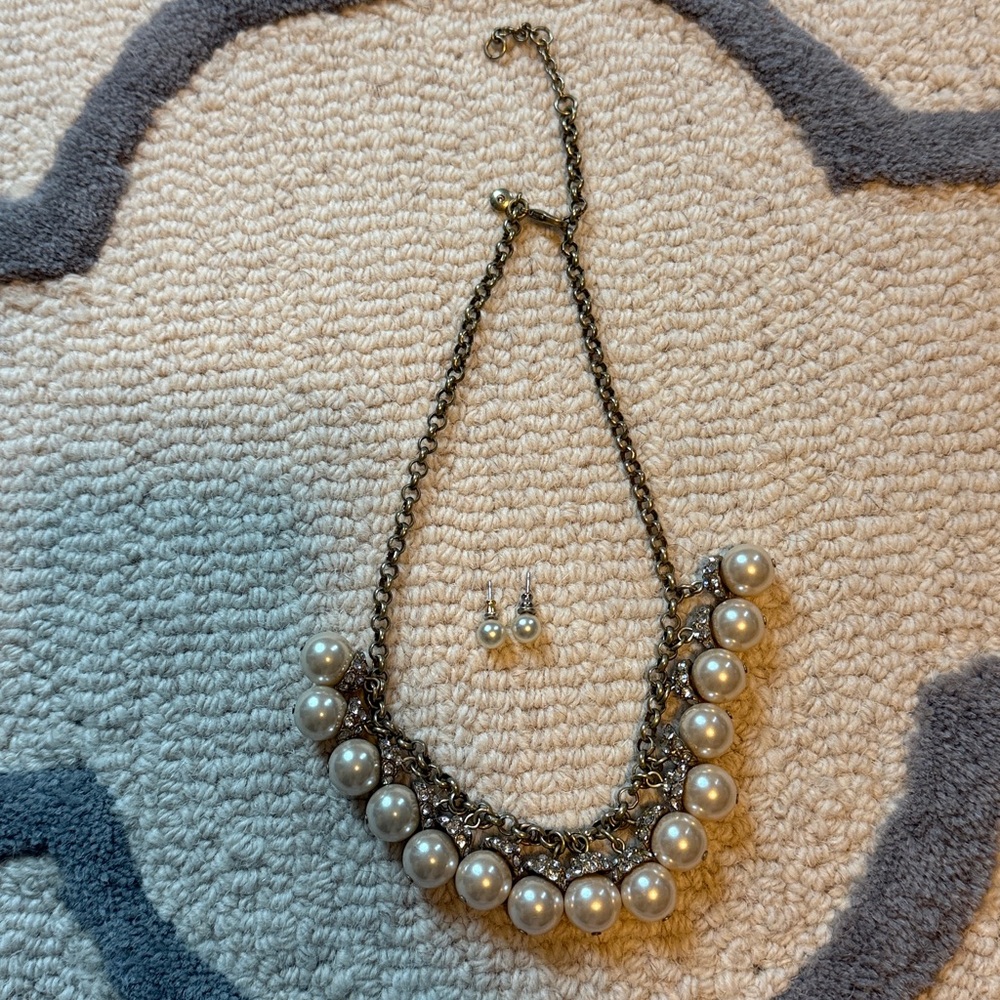 Elegant Pearl Necklace and Earring Set